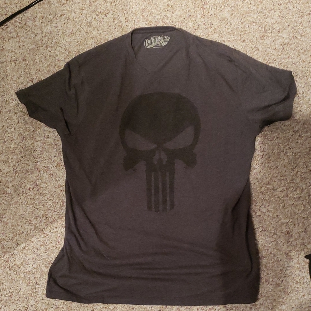 Old Navy Dark Gray Skull Graphic Tee